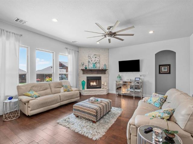 834 Rustic Trail