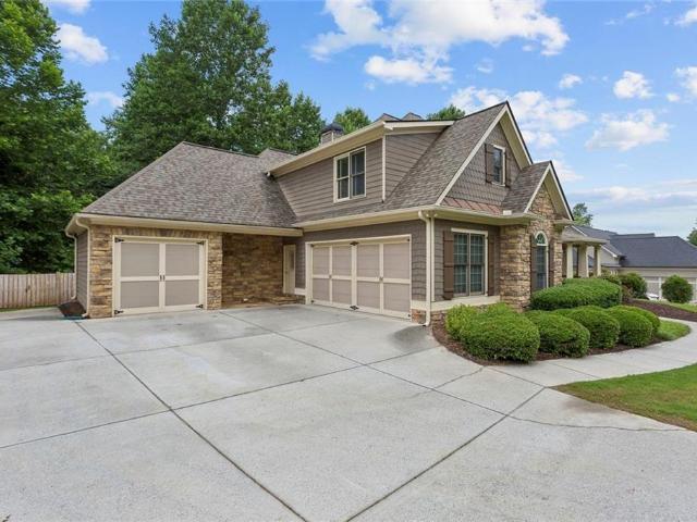 834 Waterford Estates Manor