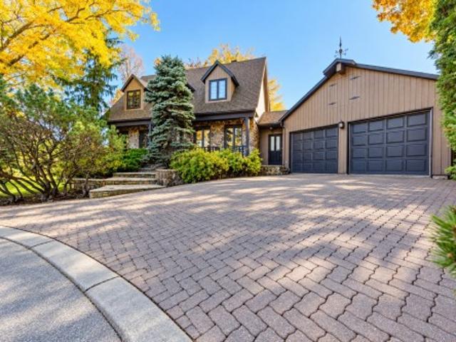 8350 Rue Sorel, Brossard, QC, J4X 1R1 Luxury House for sale | Listing ID 24577 | Royal LePage Carriage Trade Luxury Properties