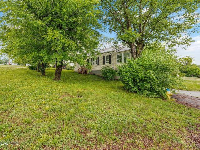 835 E Lincoln Rd