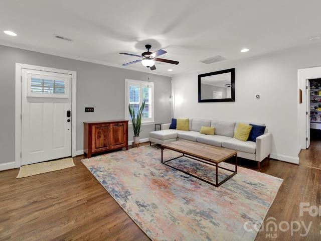 835 Everett Place