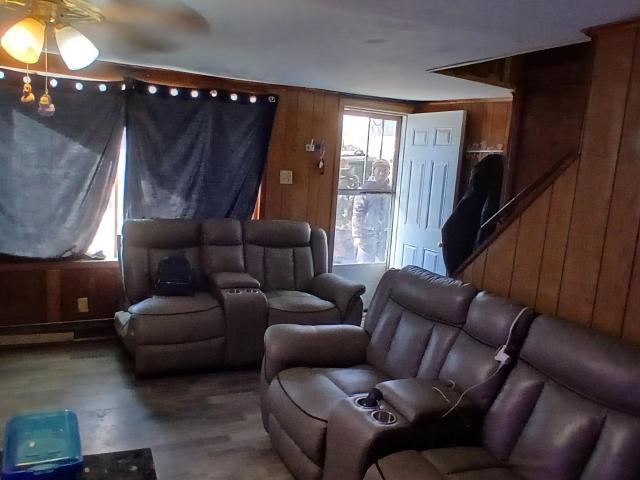 835 W WOOD Street
