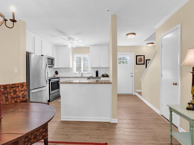 835 Villa Dr. 835
