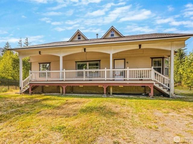8365 Holly Ln, Maple Falls, WA 98266