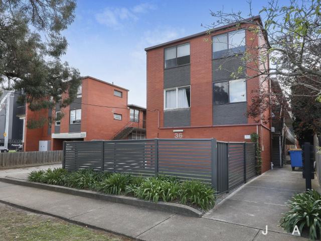 8/36 Hampton Parade, West Footscray | Jas Stephens