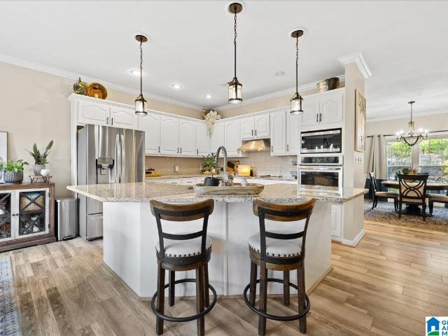 836 Lakeshore Lane