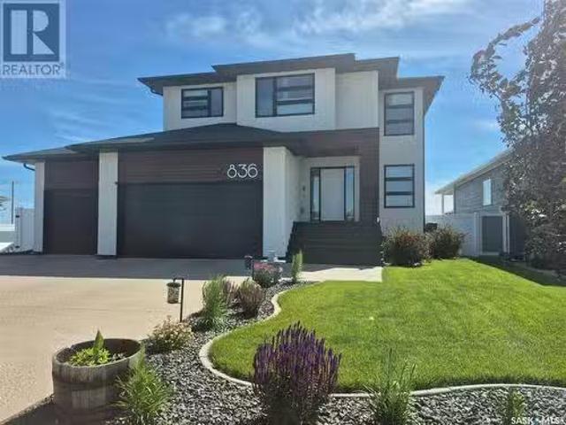 836 Mctaggart Drive, Weyburn, SK, S4H 3M6 house for sale Li.