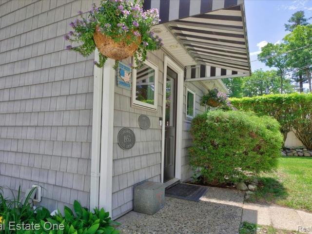 836 Pine Tree Road