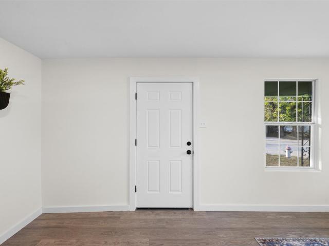 836 W Bell Ave