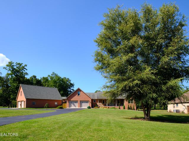 837 E Deer Creek Drive