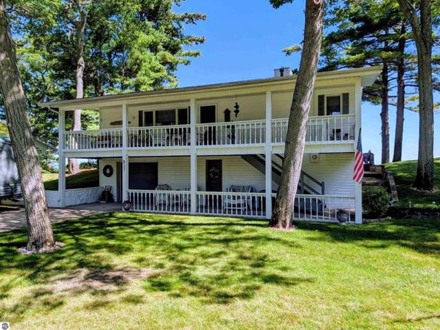 837 S Crescent Ave, Au Gres, MI 48703