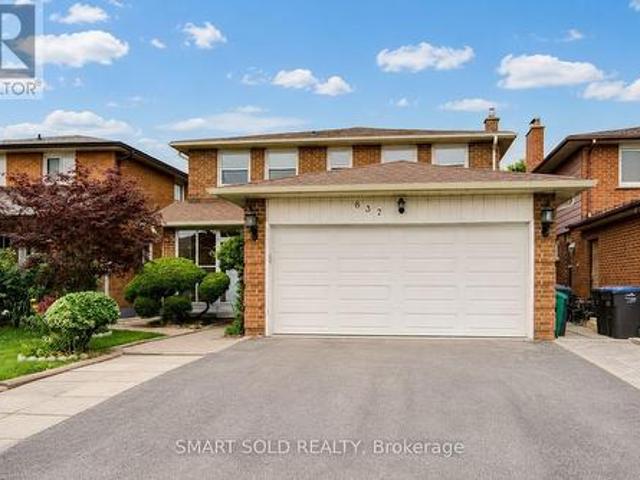 837 Queensbridge Drive, Mississauga, ON, L5C 3K3 house for sale | Listing ID W13627 | Royal LePage