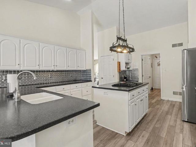 837 York Road