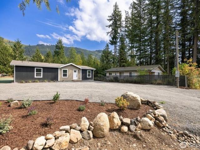 8381 Golden Valley Blvd, Maple Falls, WA 98266
