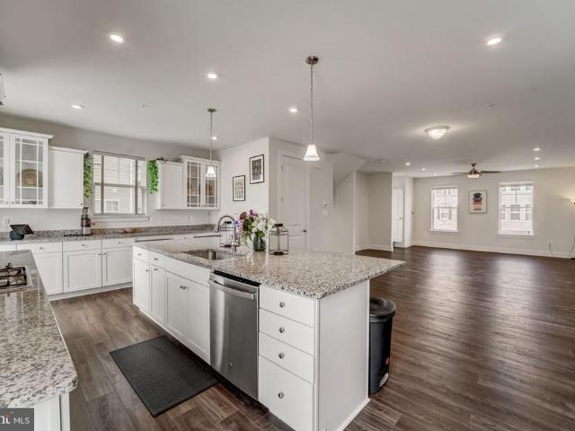 8382 Amber Beacon Circle