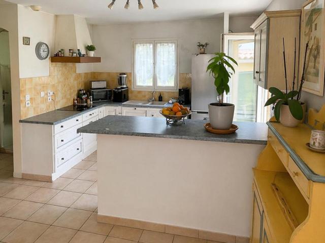 83830 FIGANIERES VILLA F4 INDEPENDANTE GARAGE PISCINE