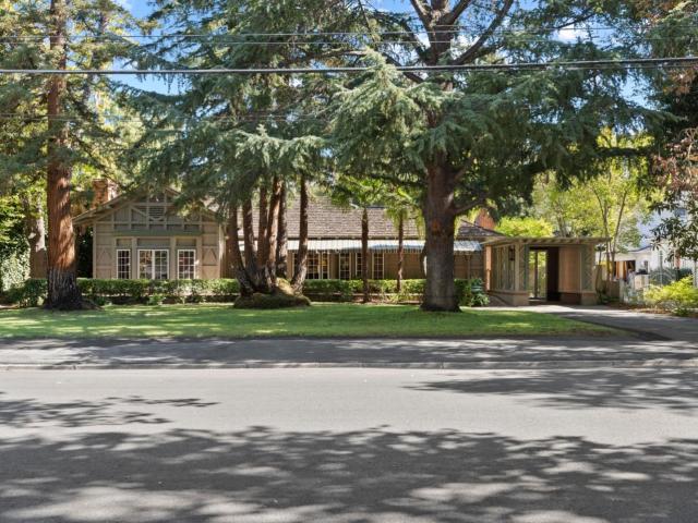 838 Morse Street