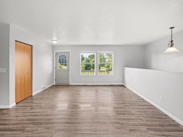 8394 King Arthurs Court
