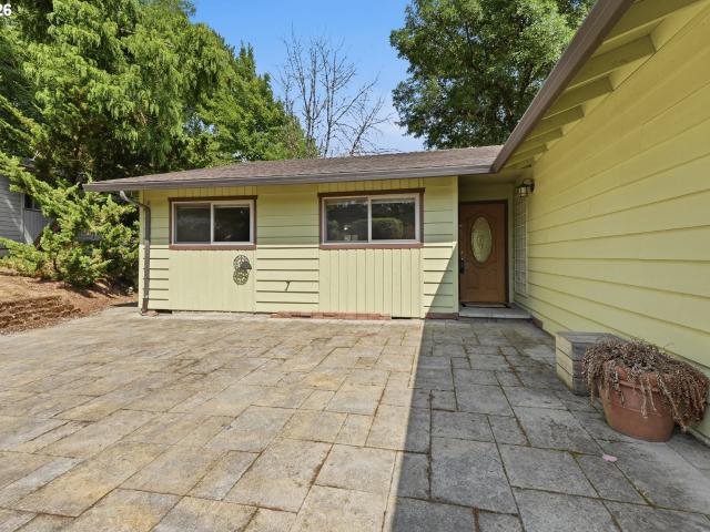 8390 sw godwin ct