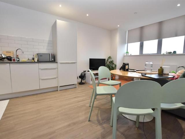 87 89 London Road, St. 1 bed apartment to rent £1,050 pcm £242 pw