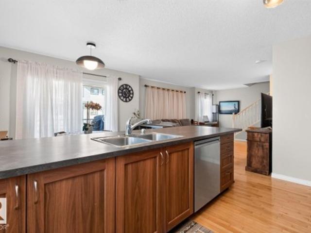 87 11 Clover Bar Ln, Sherwood Park, AB, T8H 0C4 townhouse for sale | Listing ID E4504 | Royal LePage