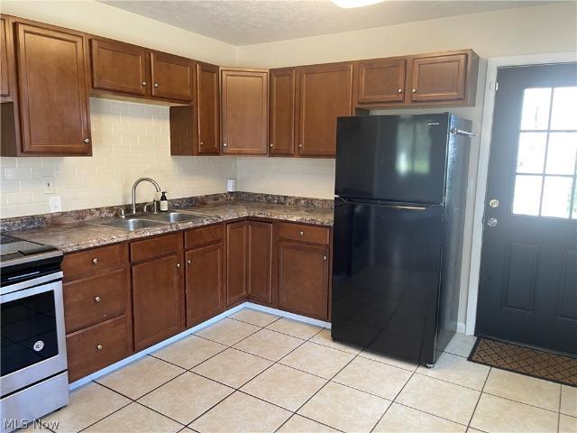 87 W Woodsdale Avenue
