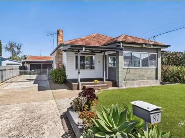 87 Flinders Street, East maitland House for rent Listed by Ta.