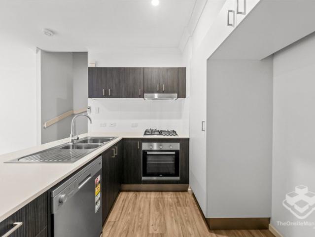 8/7 GIOSAM STREET, extra parking, owner move oversea must sold $735K Negotiable