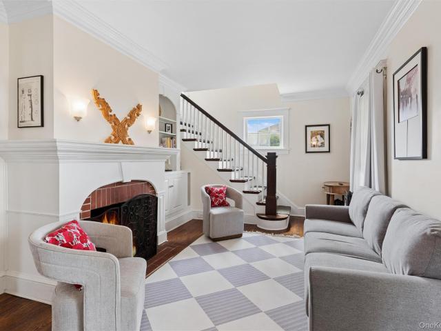 87 Islip Avenue