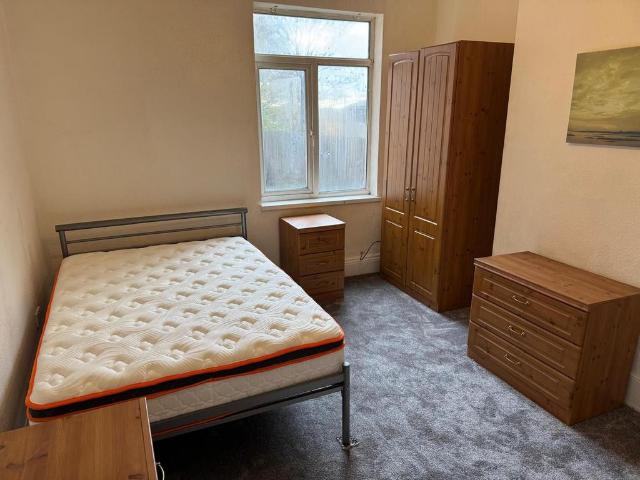 87, Minstead Road 1 bed in a house share to rent £563 pcm £130 pw
