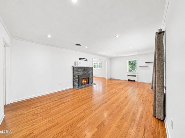 87 Murray Avenue