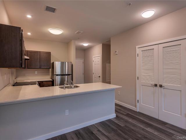 87 NE Chestnut Street 214