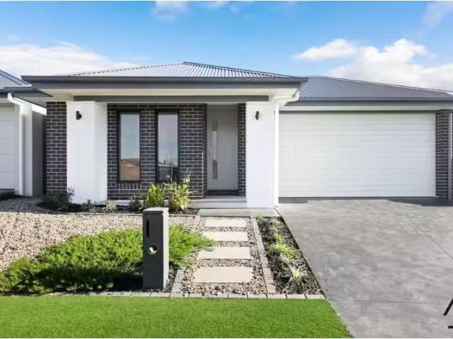 87 Seaborn Avenue, Oran Park House for rent Listed by Ross Di.