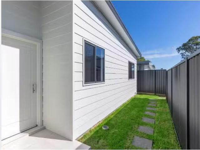 87a Richmond Road, CAMBRIDGE PARK Apartment for rent Listed b.