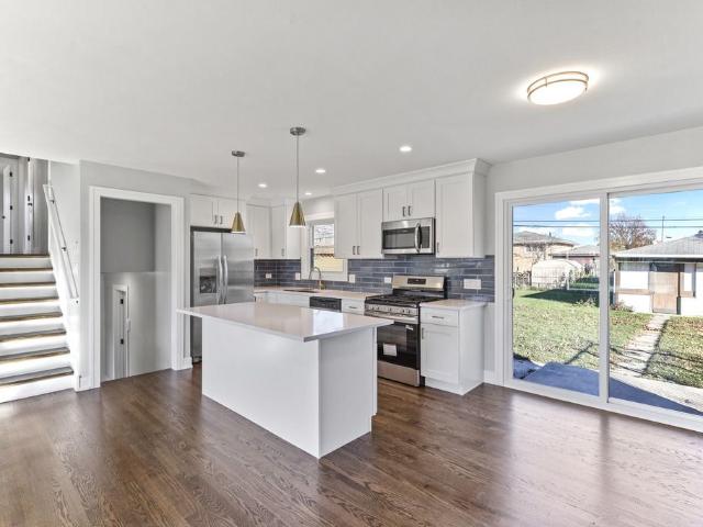 8409 Newland Avenue, Burbank, US, IL