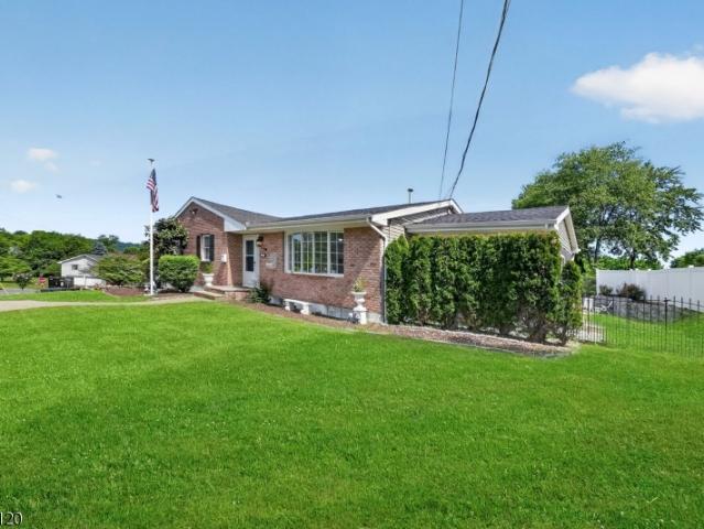 840 Lopatcong St