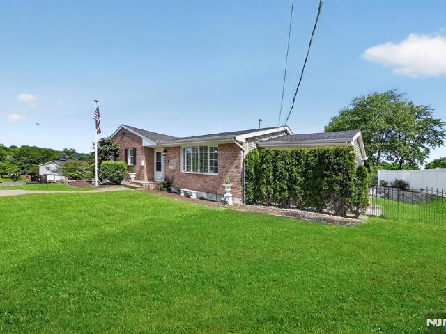 840 Lopatcong St
