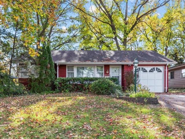 8414 Rosalind Ct, Saint John, MO 63114