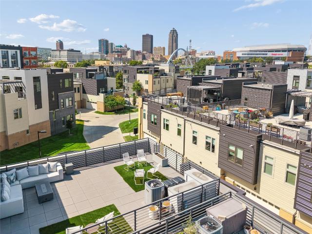 841 E 2nd Street