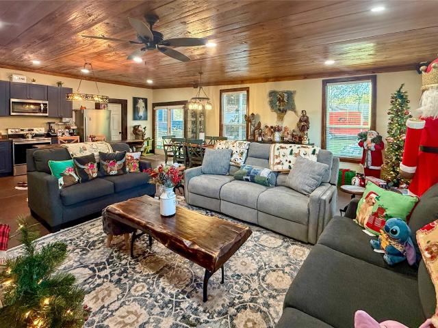 841 S Loop, Bellville, TX 77418 | MLS #17039