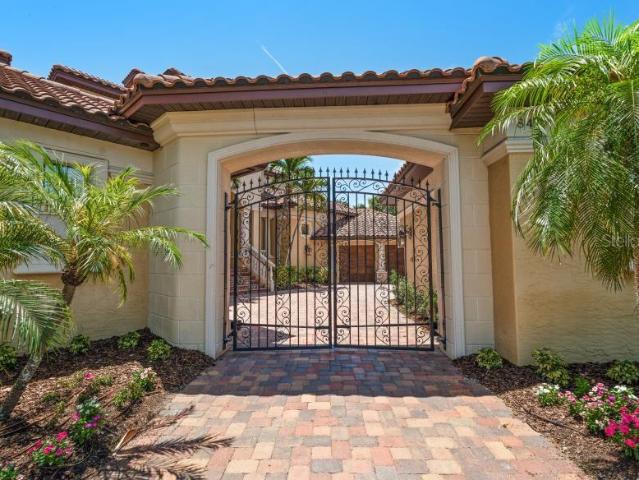 841 Ponce De Leon Dr, St. Petersburg, FL 33715 | MLS #TB8392