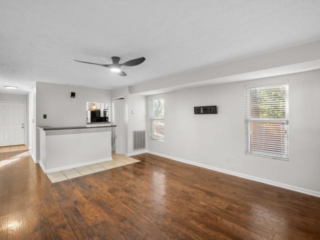 841 W Maxwell Street