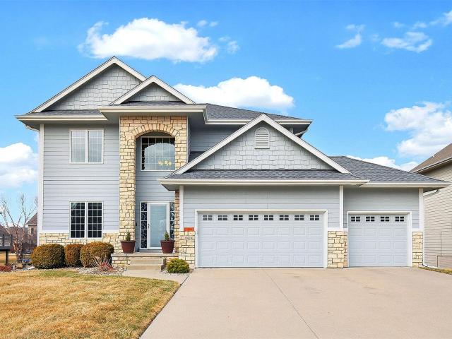 8425 Parkside Cir, West Des Moines, IA