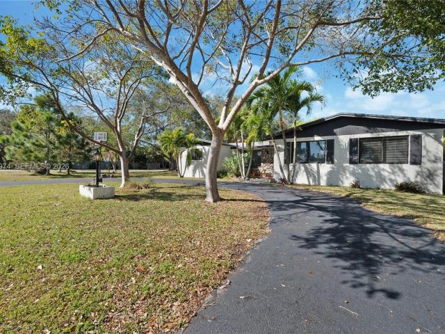 8425 SW 174th St, Palmetto Bay, FL 33157 | MLS #A11963
