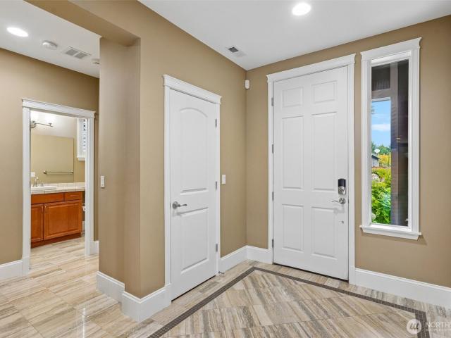 8427 Orcas Loop NE