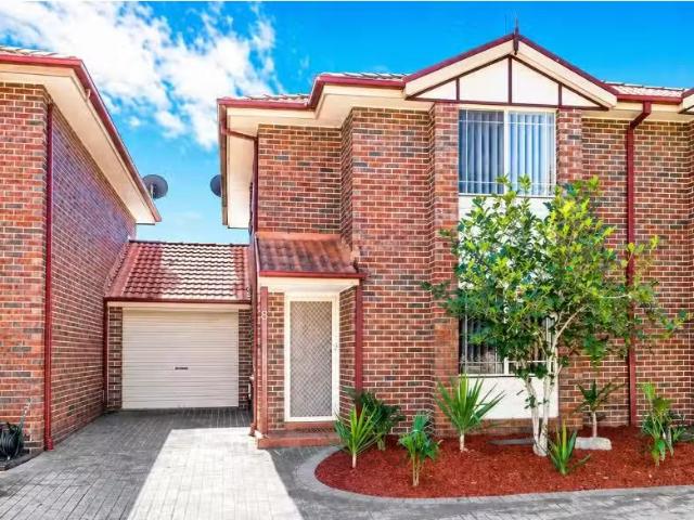 8/42 46 Wellwood Avenue, MOOREBANK Townhouse for rent Listed.