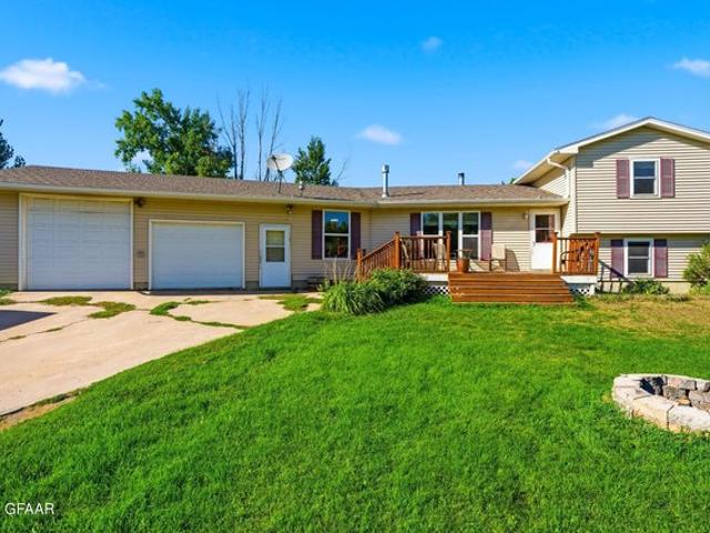 8438 14th Ave S, Grand Forks, ND 58201
