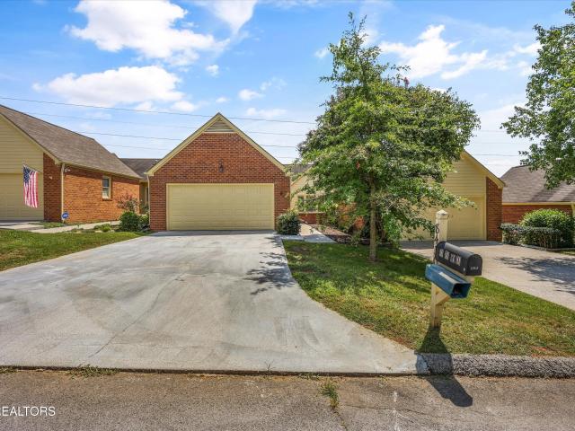 8430 Woodbend Tr