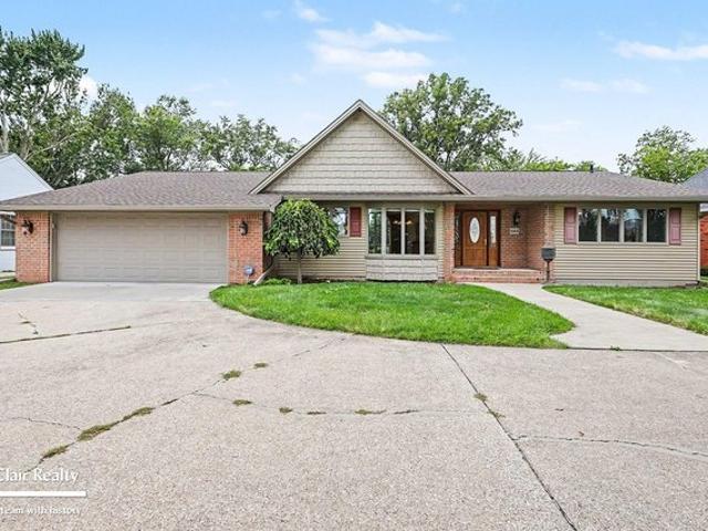 843 N Riverside Ave, Saint Clair, MI 48079