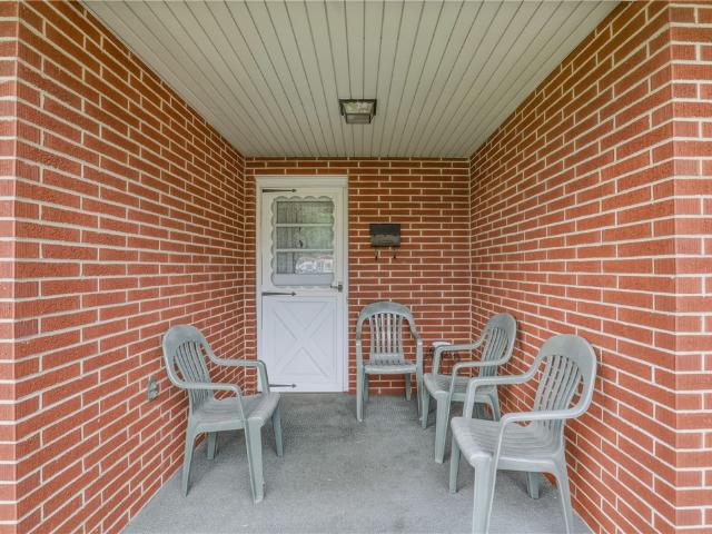 843 William St